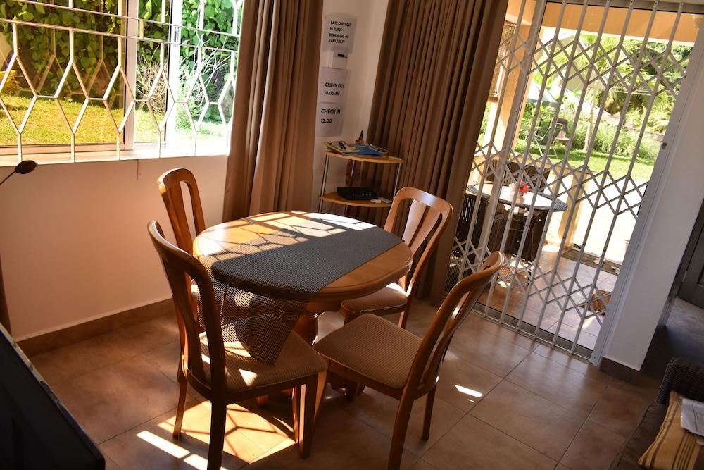 Zeph Self Catering Leilighet Baie Lazare  Eksteriør bilde